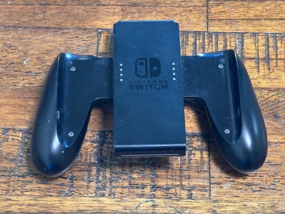 Official Nintendo Joy-Con Charging Grip HAC-011 Controller Grip Black
